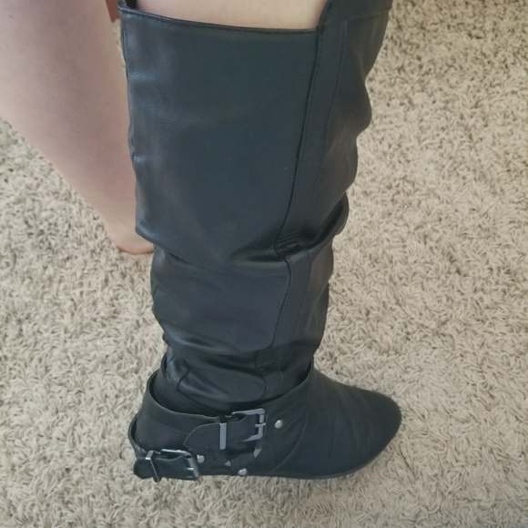 Black boots - Picture 4 of 4